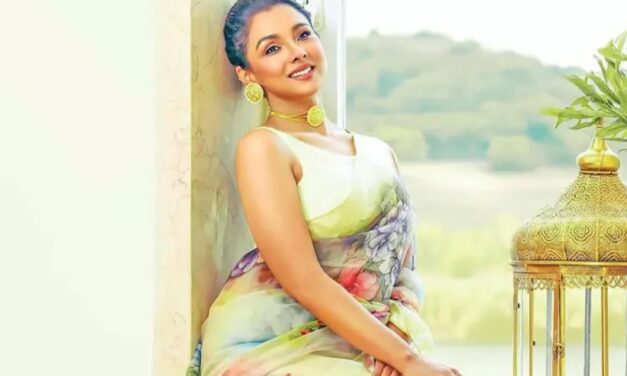 মান্নার বদলে যাওয়া সিনেমার নামে রুনা খানের ‘লীলা মন্থন’