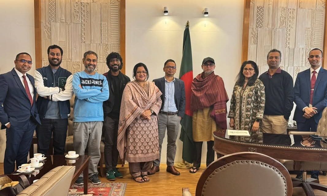 রিমেম্বারিং মনসুন রেভল্যুশন/ আট নির্মাতার কর্মশালার পর সিনেমা বানাবেন আট বিভাগের তরুণরা