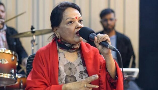 কামব্যাক কনসার্টে গানের মাঝে লুটিয়ে পড়েন সাবিনা ইয়াসমীন; এখন ভালো আছেন