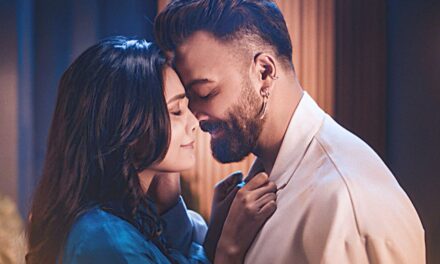 নিজেদের সিনেমায় ‘পরিমার্জন’ নিয়ে চুপ, শাকিব ভক্তদের ঘাড়ে ভর করে প্রতিবাদ