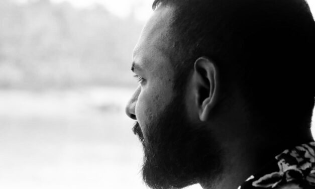 লিখে যাচ্ছেন দয়াল সাহা