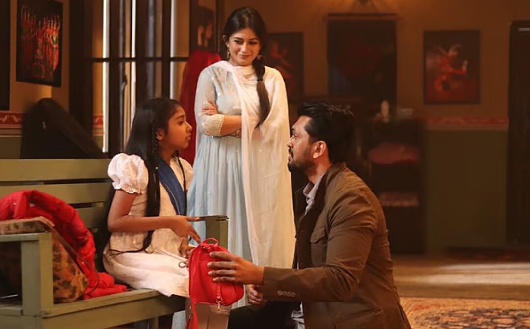 সুন্দর কাঠামোতে বসানো নড়বড়ে ‘নীলচক্র’