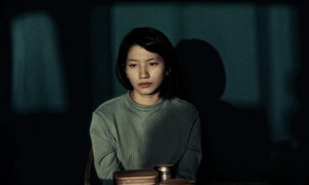 কার্লভি ভারিতে মাহদী হাসানের ‘বালুর নগরীতে’