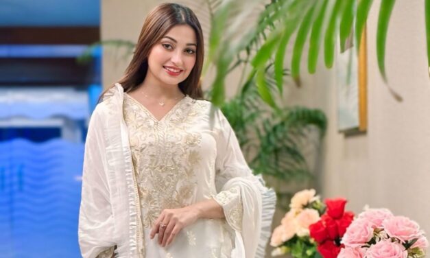 ইফতেখার চৌধুরীর বিরুদ্ধে অভিযোগ তুলে সিনেমা ছাড়ছেন রাজ রিপা