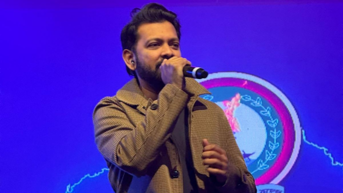 <div class="post-subheading">হঠাৎ গান ছাড়ার ঘোষণা তাহসানের</div>মেয়ে বড় হয়ে যাচ্ছে, এখন যদি মঞ্চে দাঁড়িয়ে গাই ‘দূরে তুমি দাঁড়িয়ে’—দেখতে কেমন লাগে!