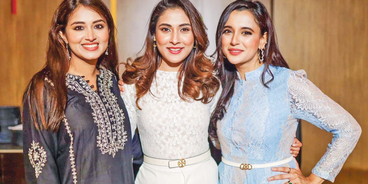 <div class="post-subheading">কালের কণ্ঠ বর্জন করবেন তারা</div>‘কাজ নেই, ফেসবুকে খই ভাজছেন তারকারা’ সংবাদের জেরে নায়িকাদের প্রতিবাদ