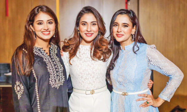 ‘কাজ নেই, ফেসবুকে খই ভাজছেন তারকারা’ সংবাদের জেরে নায়িকাদের প্রতিবাদ