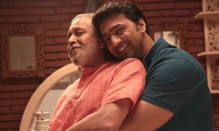 উৎসব সামনে রেখে পশ্চিমবঙ্গে যথেচ্ছ সিনেমা মুক্তিতে লাগাম