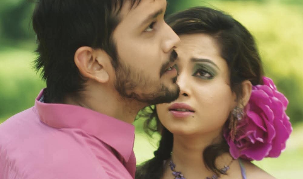 <div class="post-subheading">মন সে বোঝে না</div>শুটিং শুরুর ১২ বছর পর মুক্তি, ভিন্ন নাম-পরিচালক-প্রযোজক