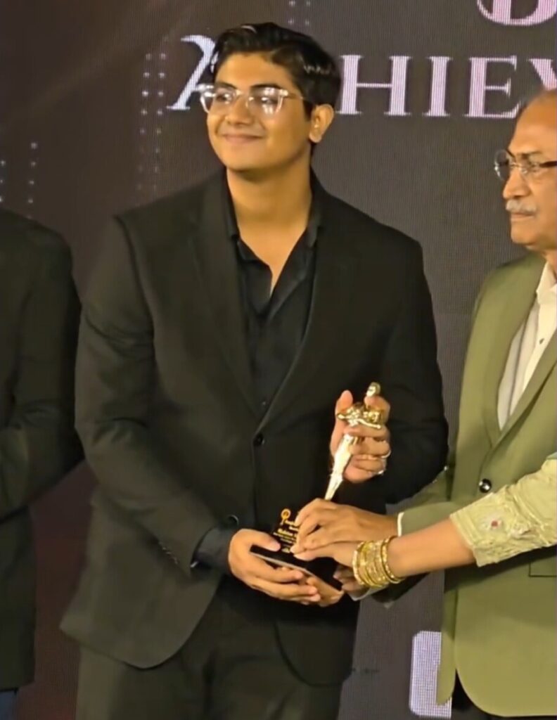 জমকালো আয়োজনের মধ্য দিয়ে অনুষ্ঠিত হলো বাংলাদেশ অ্যাচিভার্স অ্যাওয়ার্ডের চতুর্থ আসর