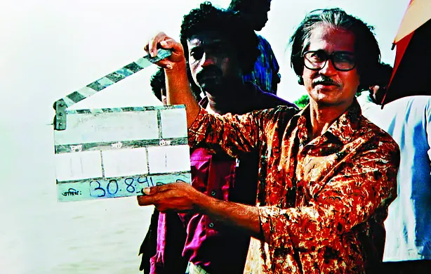পাপেট-চিত্রশিল্পের গণ্ডি ছাপিয়ে নাটকেও উজ্জ্বল মুস্তাফা মনোয়ার