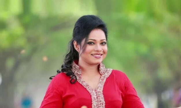পারফেক্ট প্লেব্যাক সিঙ্গার ডলি সায়ন্তনী